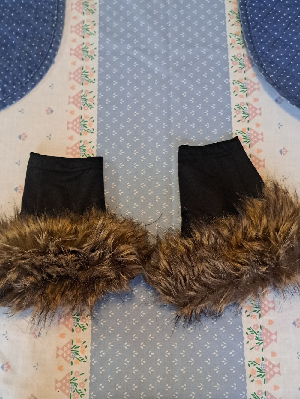 Source Unknown Black Leg Warmers with Brown Faux Fur Trim